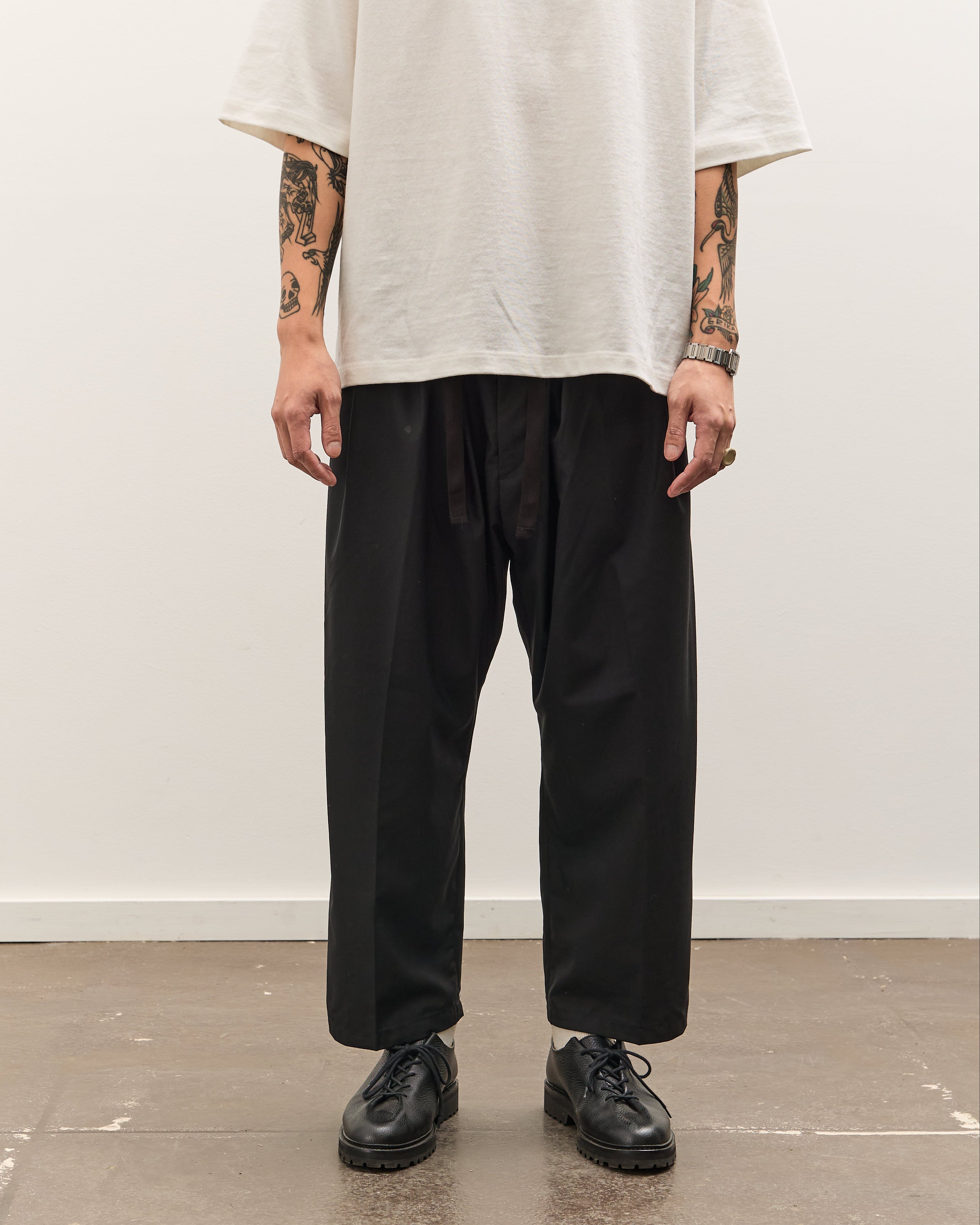 Sillage baggy trousers corduroy ブラック Sillage Baggy Trousers, Black – Glasswing