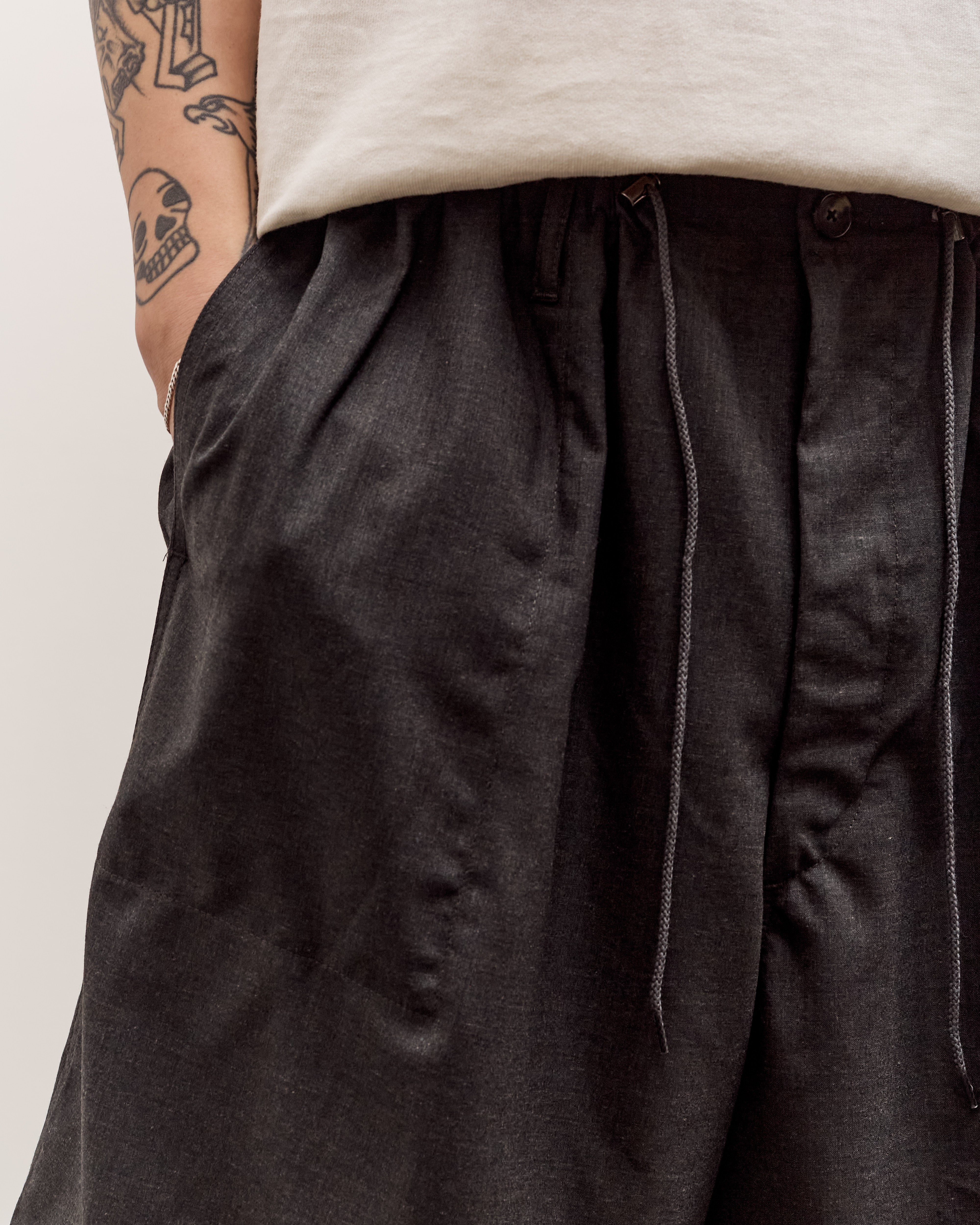 Sillage Circular Fatigue Short Pants, Back Satin Anthracite