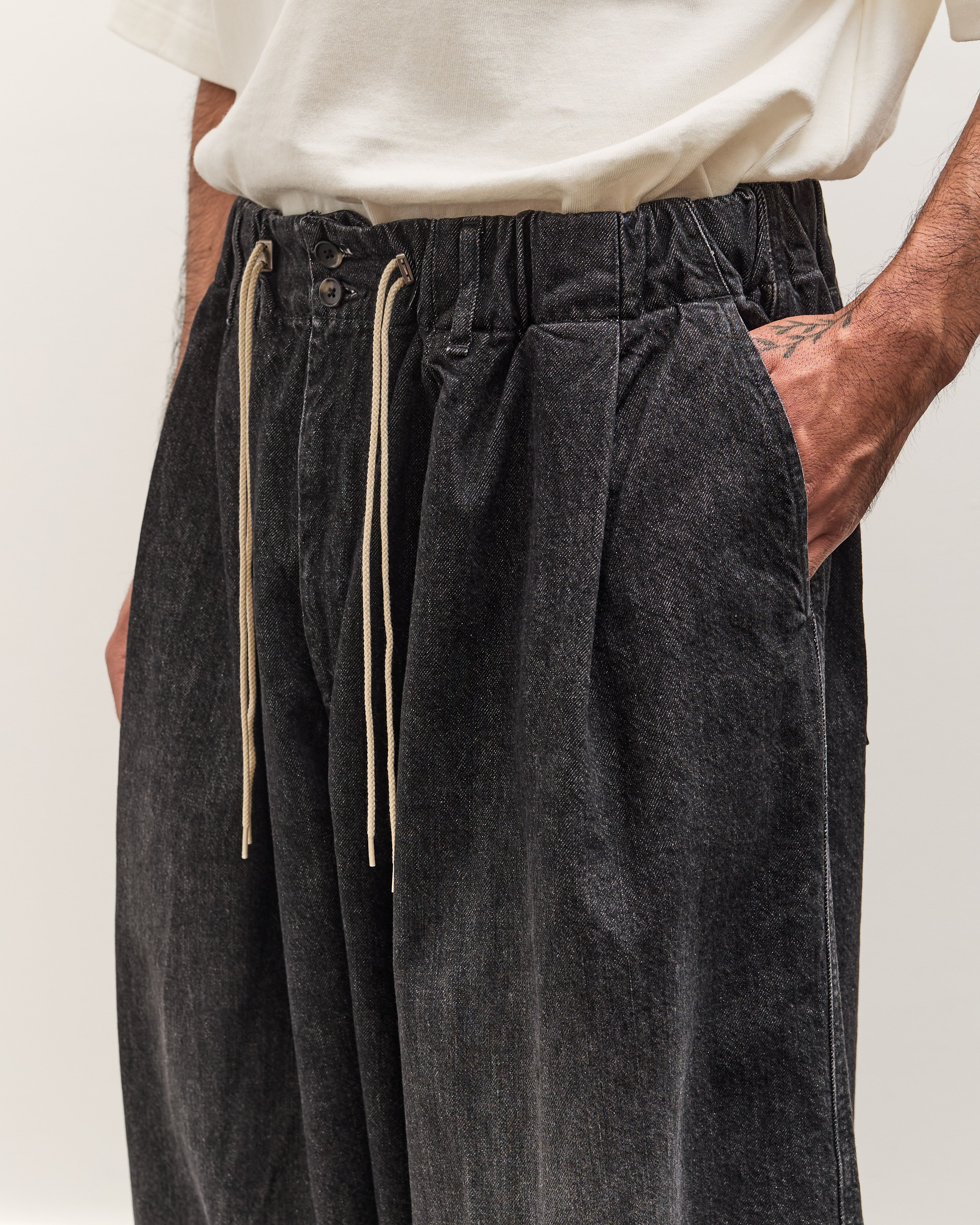 Sillage Circular Pants, Black Denim Damaged – Glasswing