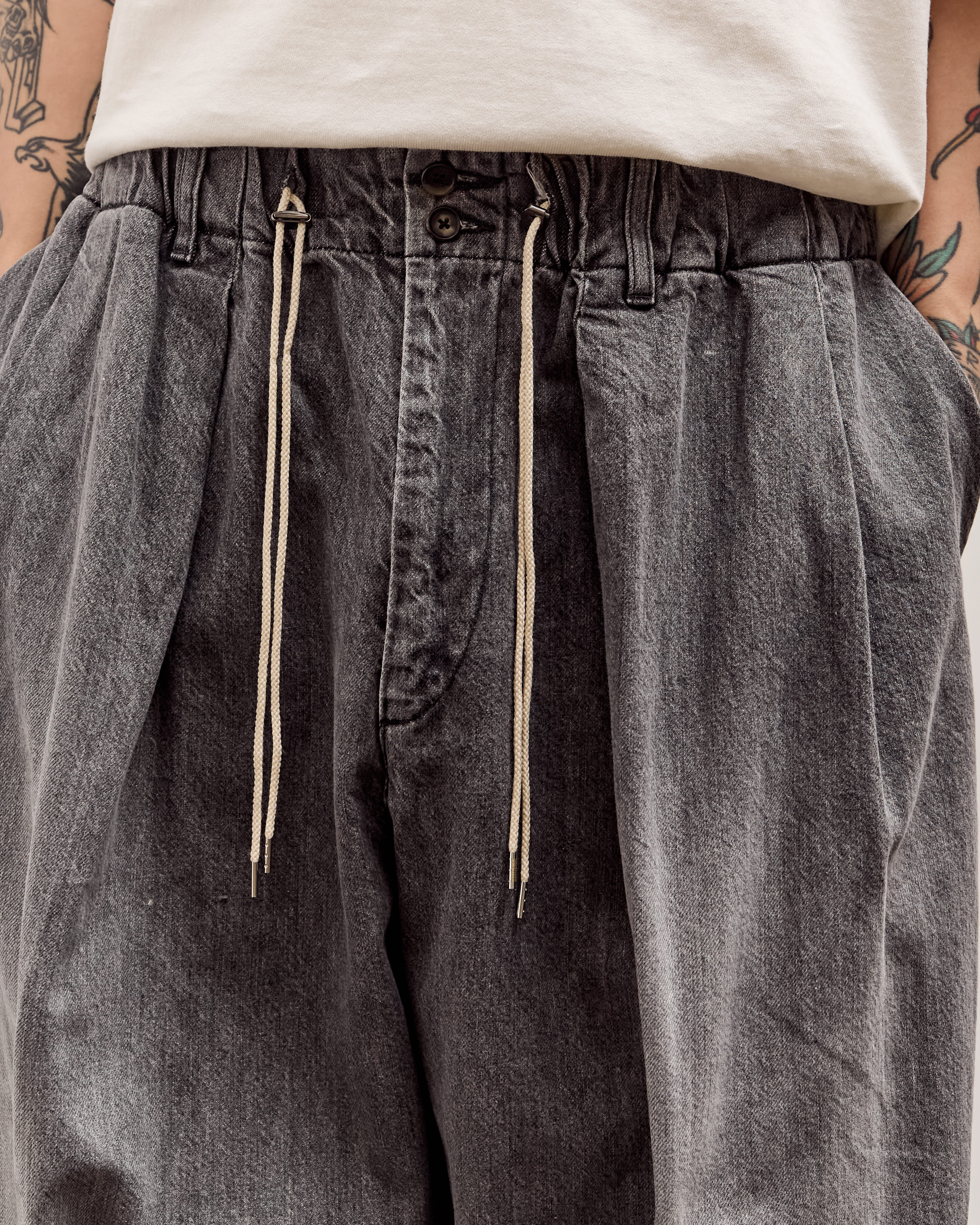 Sillage circular pants denim デニム 黒 Sillage Circular Pants, Denim Washed Black – Glasswing