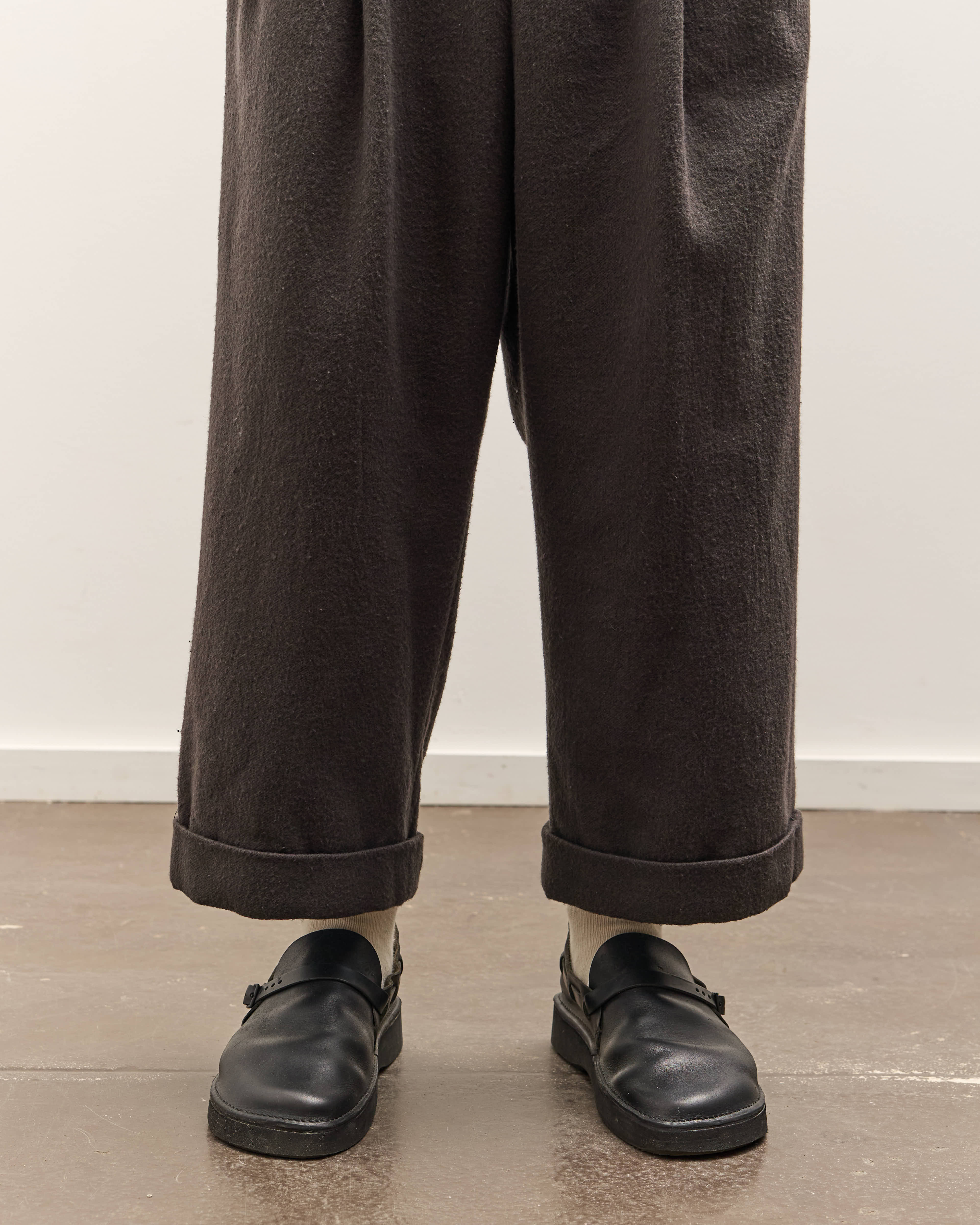 アコYOKO SAKAMOTO DOUBLE PLEATED Yoko Sakamoto Double Pleated Cropped Trousers, Brown – Glasswing