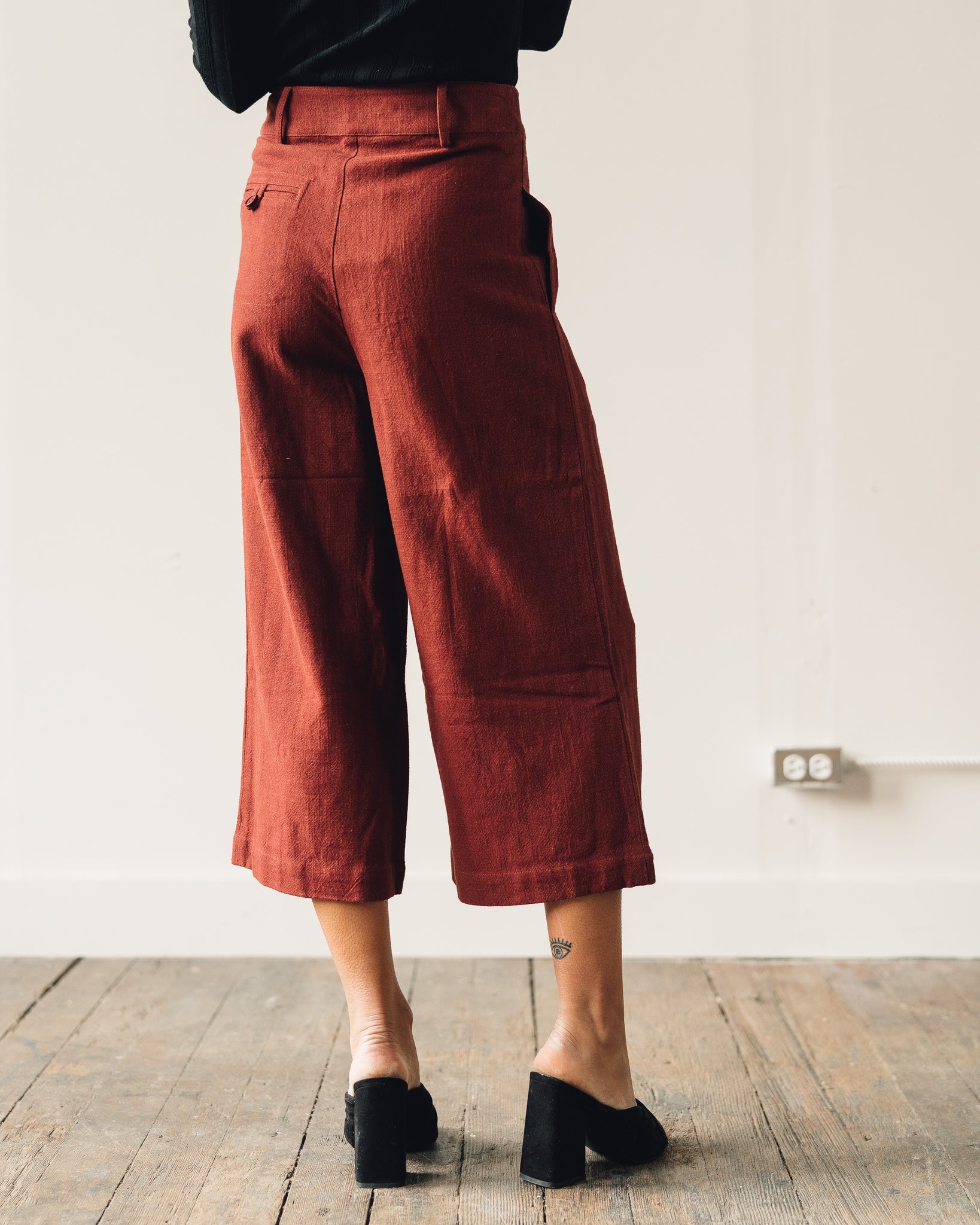 7115 Linen Wide-Legged Cropped Trouser, Rust