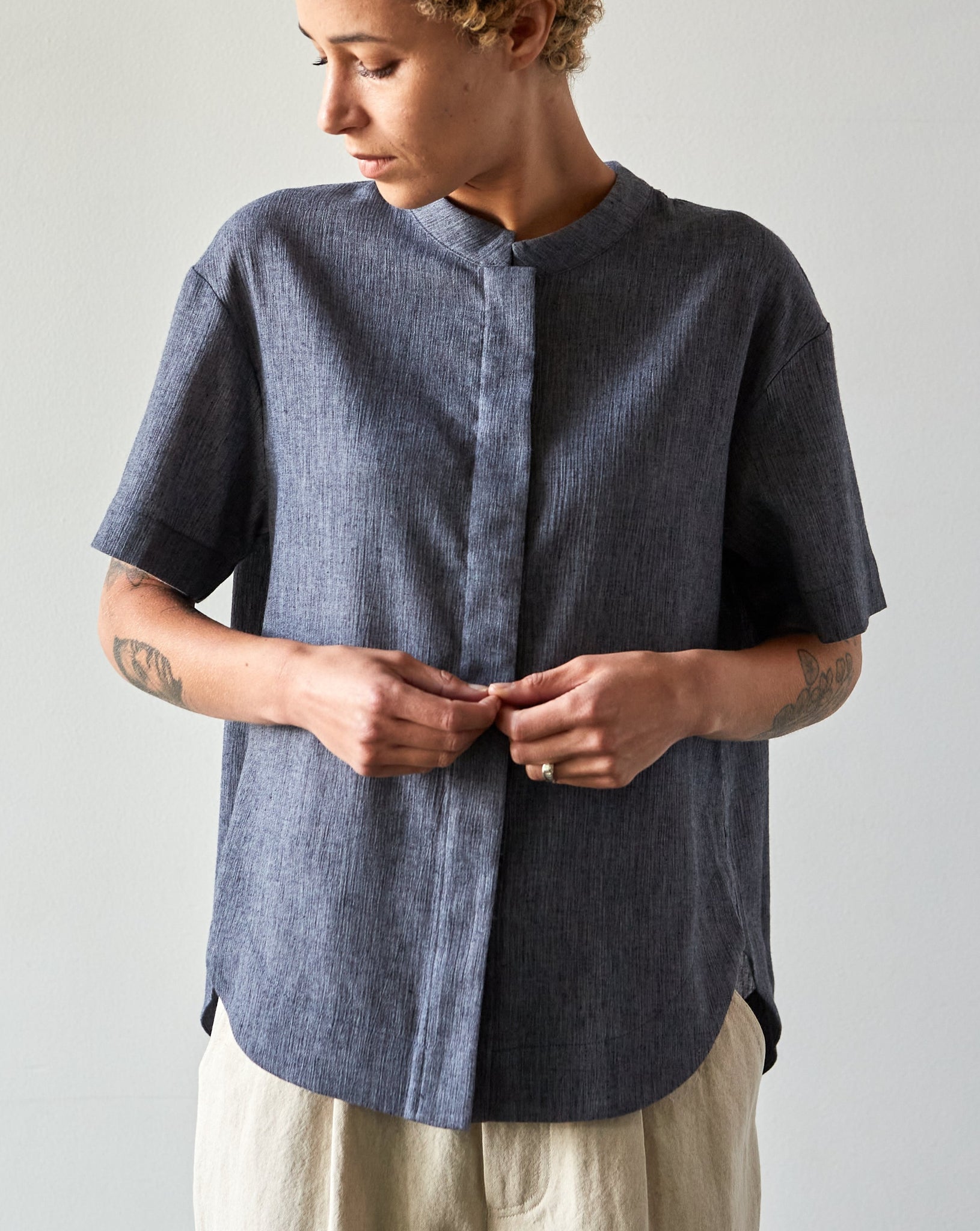 7115 Cap Sleeve Button Down, Gray Crinkle