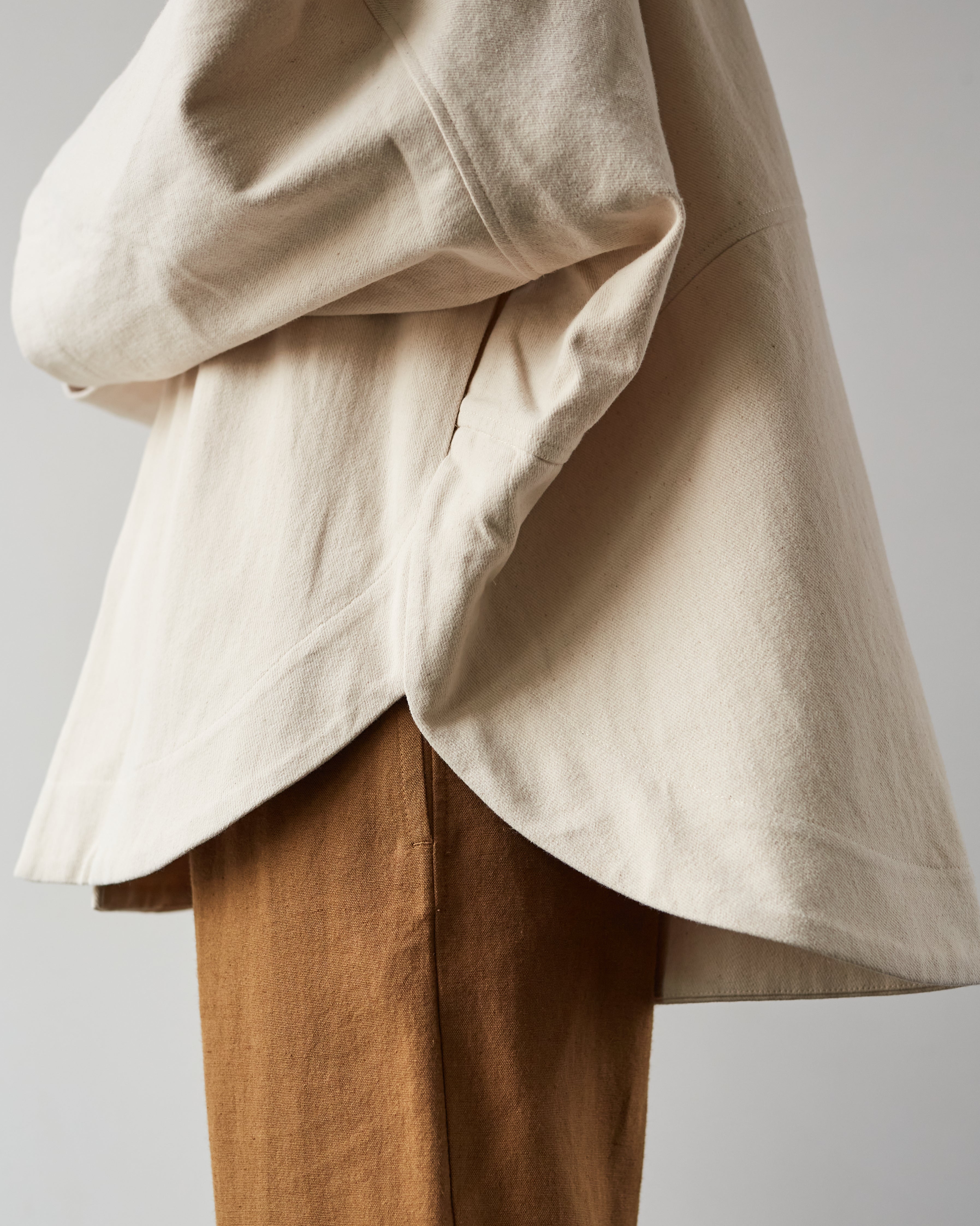 【美品】CLANE LANTERN SLEEVE JACKET Spring '25: Tails Button Jacket with Lantern Sleeve in Black
