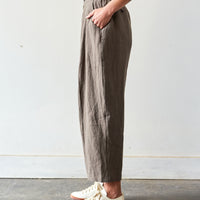 7115 Summer Pleated Trouser, Dark Oak