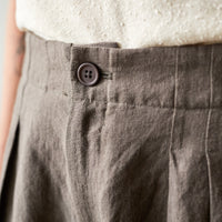 7115 Summer Pleated Trouser, Dark Oak