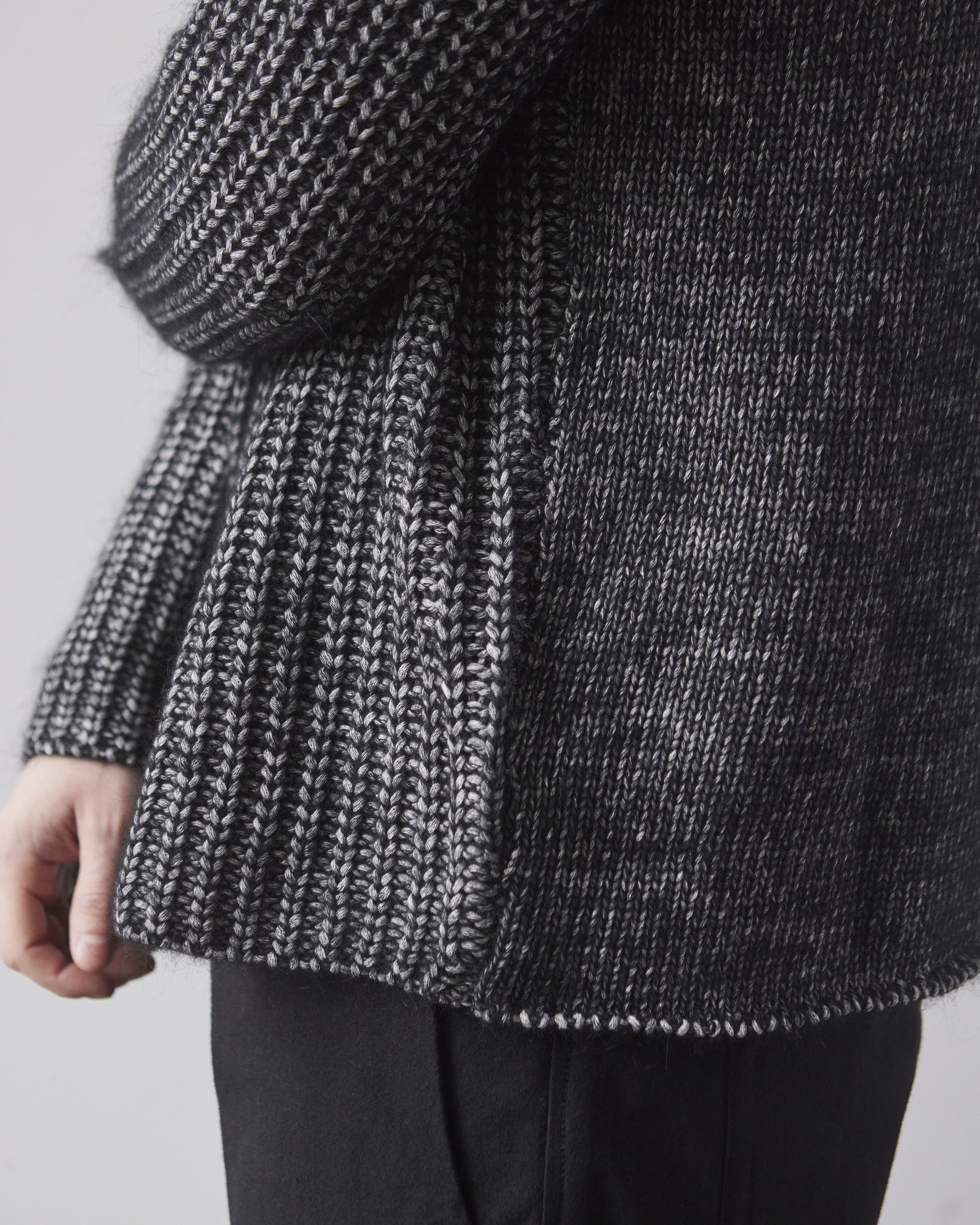 7115 Unisex Chunky Fisherman Sweater, Frizzy Black – Glasswing