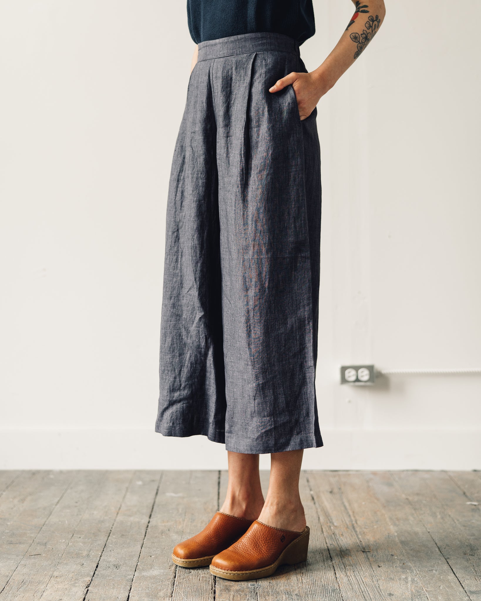 7115 Linen Cropped Wide-Legged Trouser, Slate Gray
