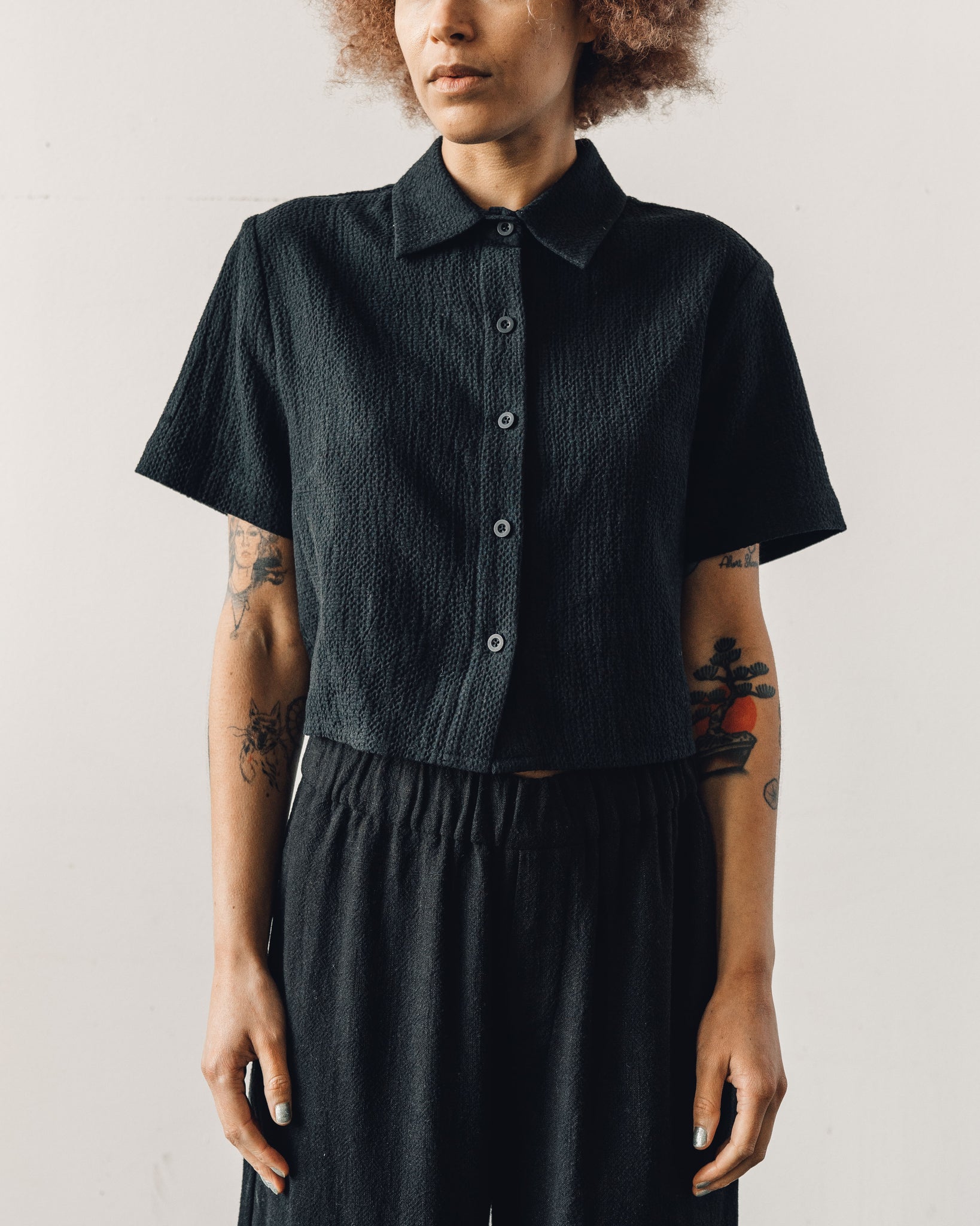 7115 Textured Cropped Button Down, Black