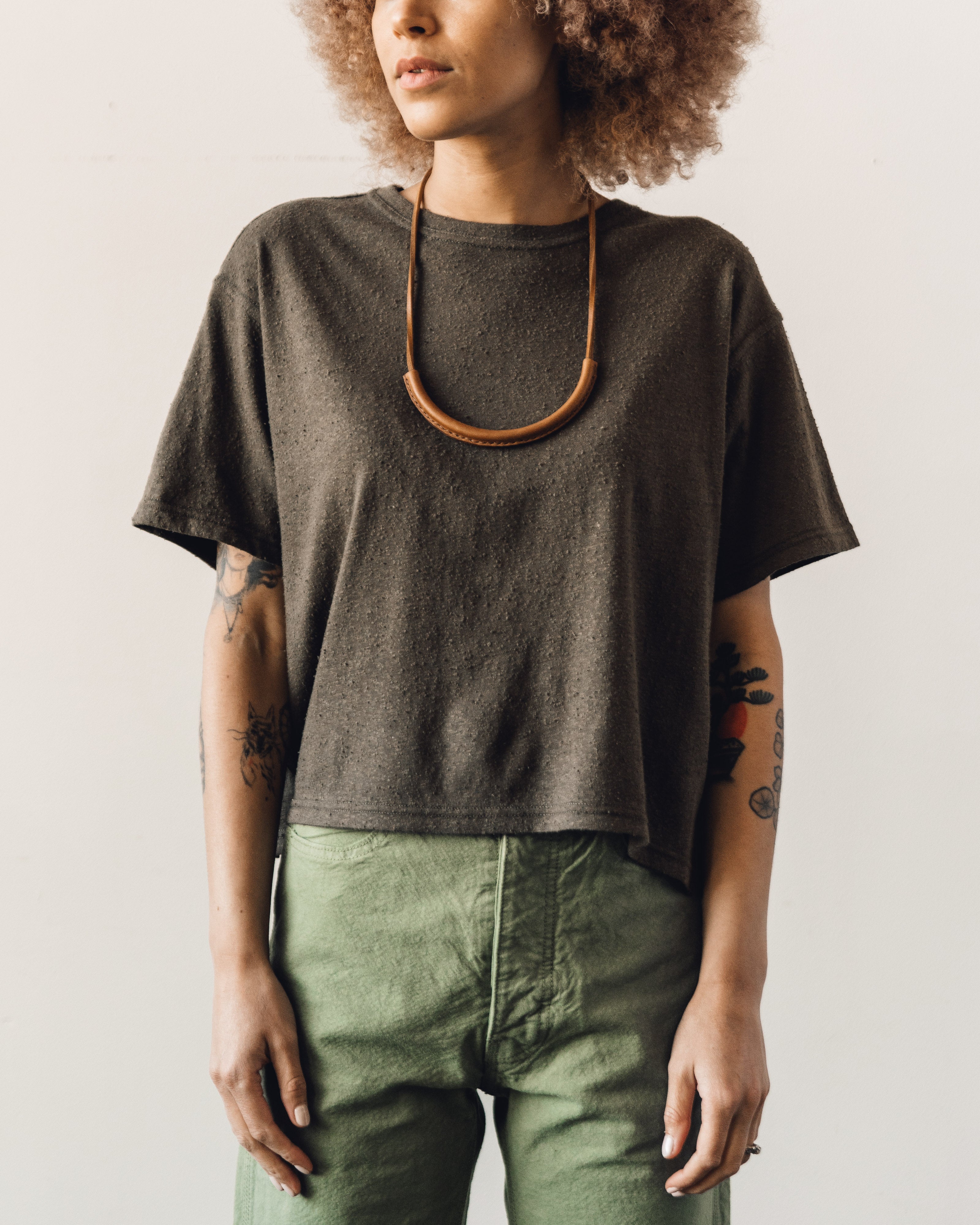 [teket] / ☆ 25SS Drying Stripe Tee / Olive 7115 Signature Textured Linen Tee, Olive – Glasswing