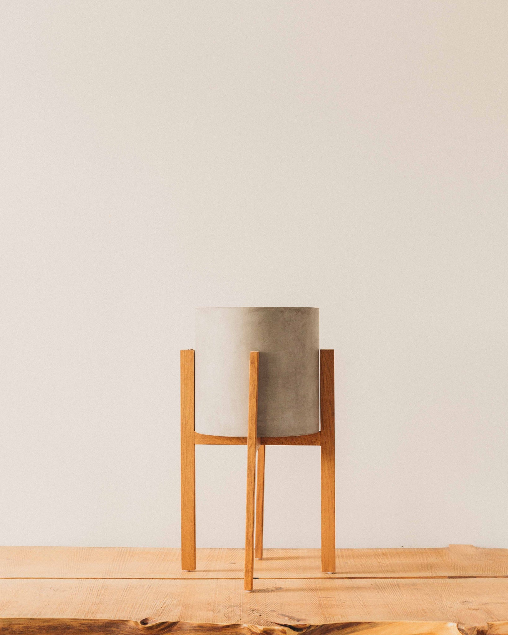 Berlin Pot with Wood Stand