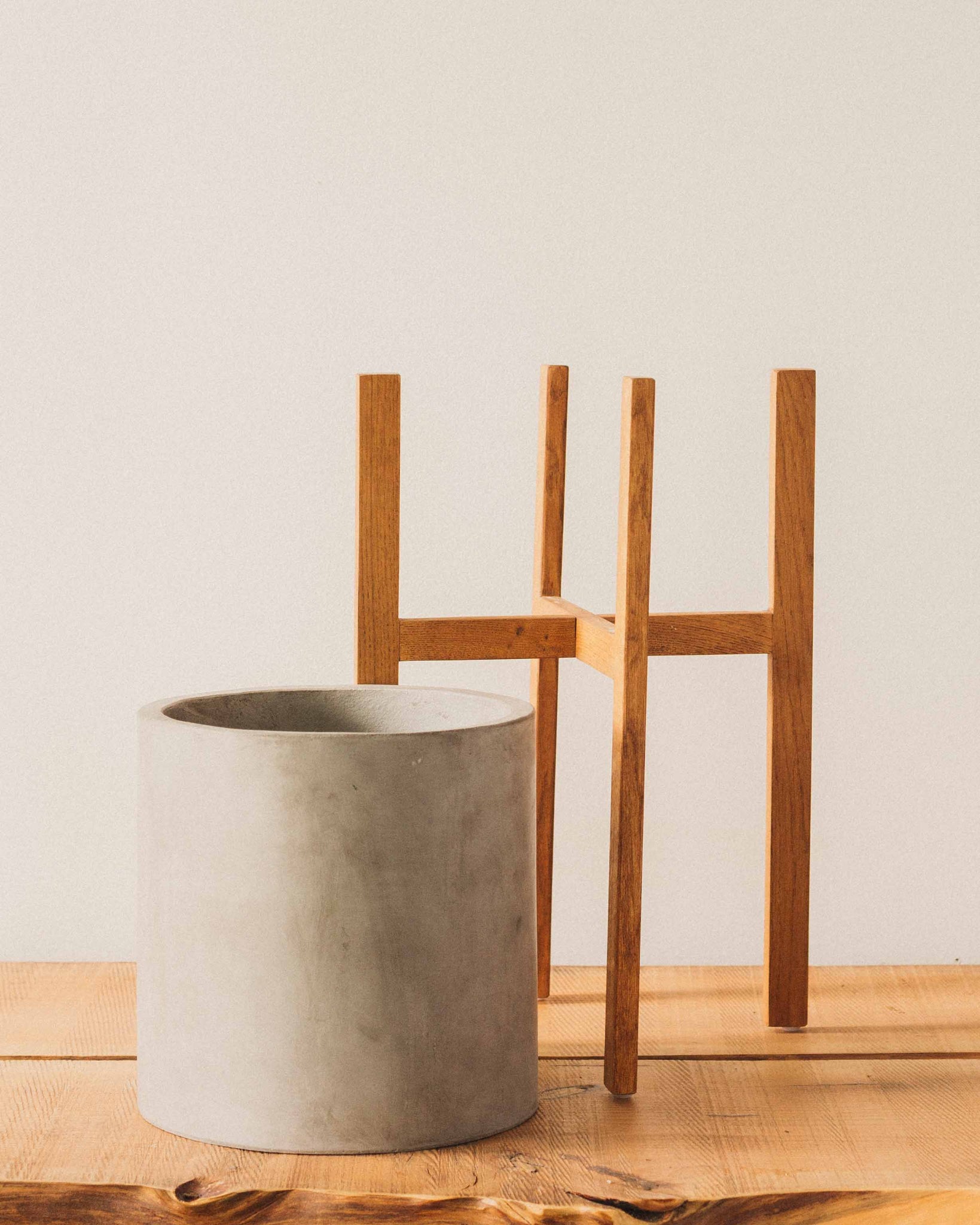Berlin Pot with Wood Stand