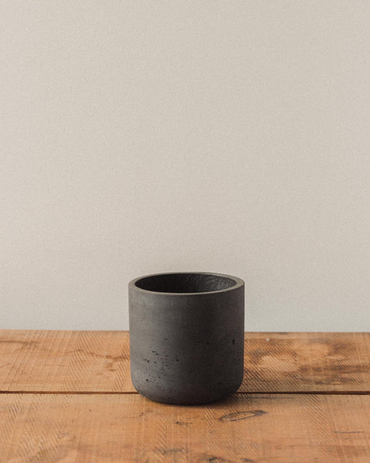 black small plant pot Charlie Pots, Black – Glasswing