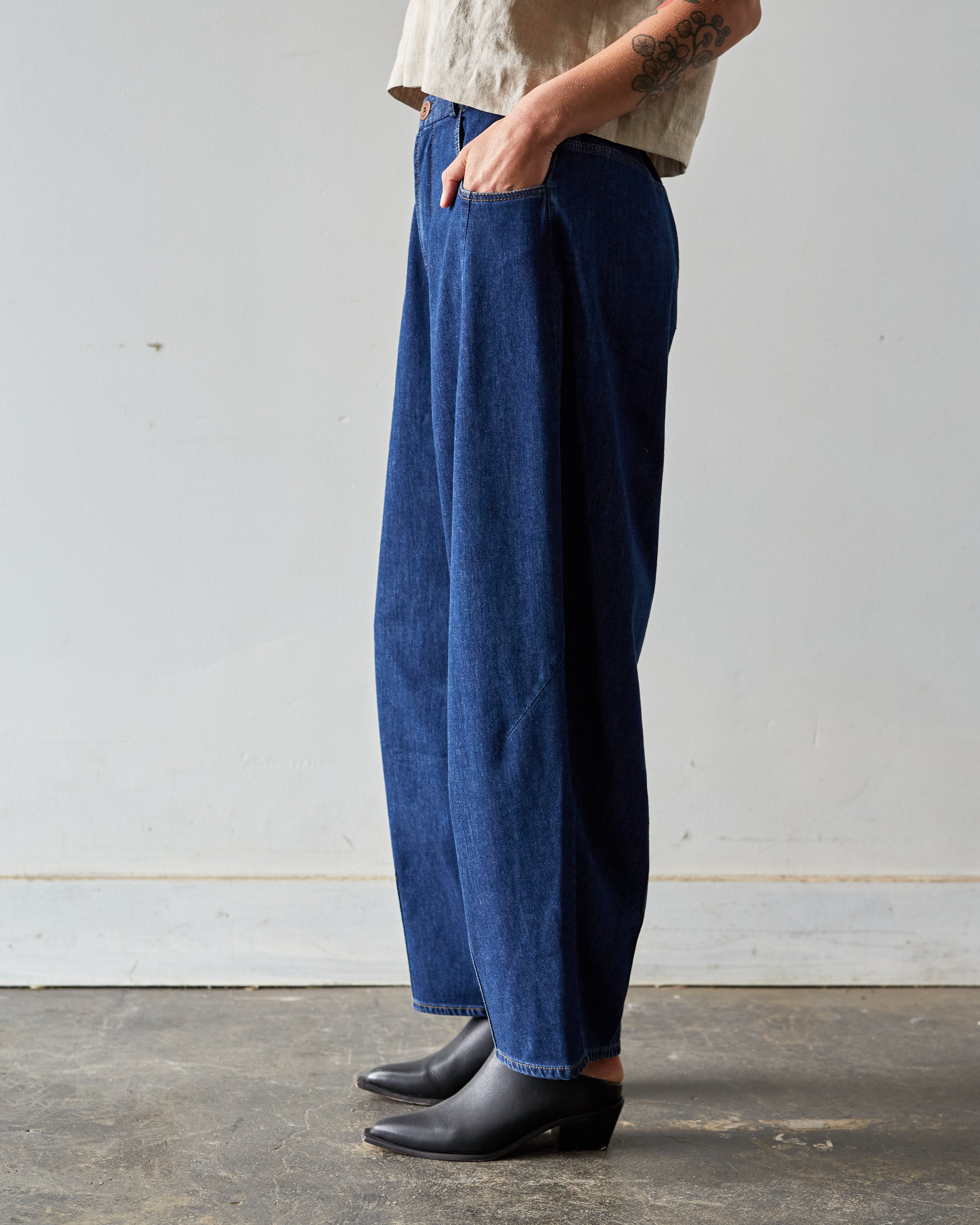 CORDERA (コルデラ) curved leg pants denim Cordera Curved Leg Pants, Denim – Glasswing