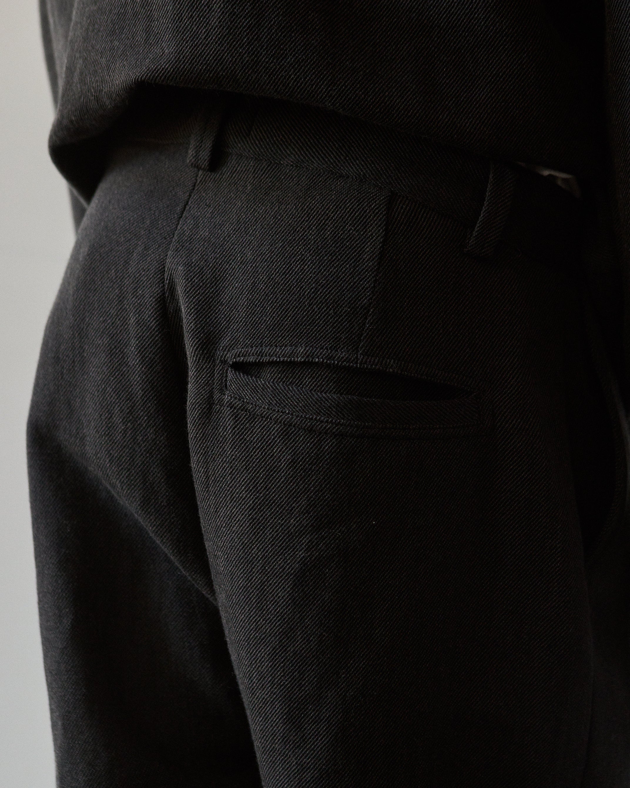 evan kinori 黒 pant 32 single pleat wool ECOMM_MAR_2_2023_CJ_90_grande.