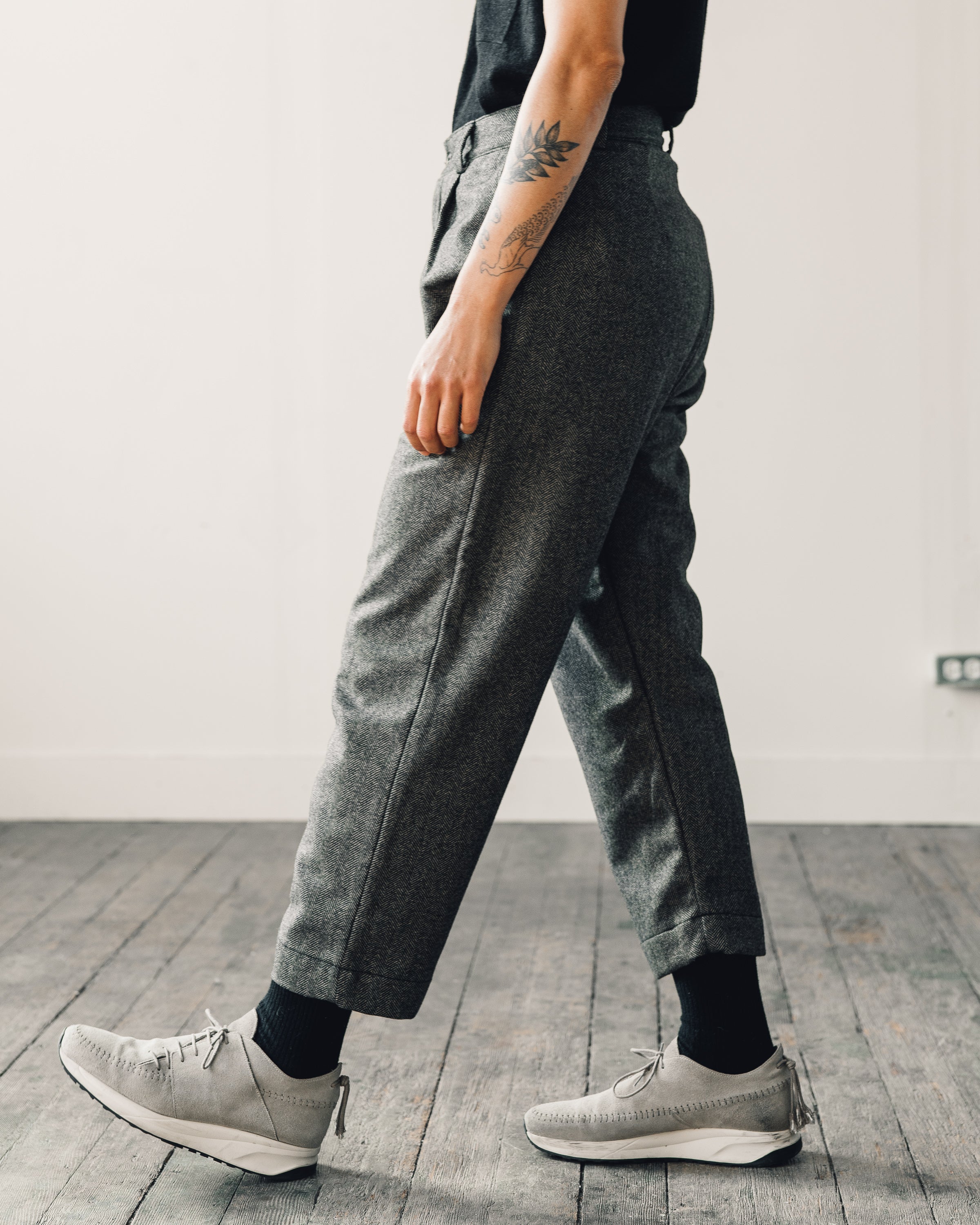 evan kinori 黒 pant 32 single pleat wool ECOMM_MAR_2_2023_CJ_90_grande.