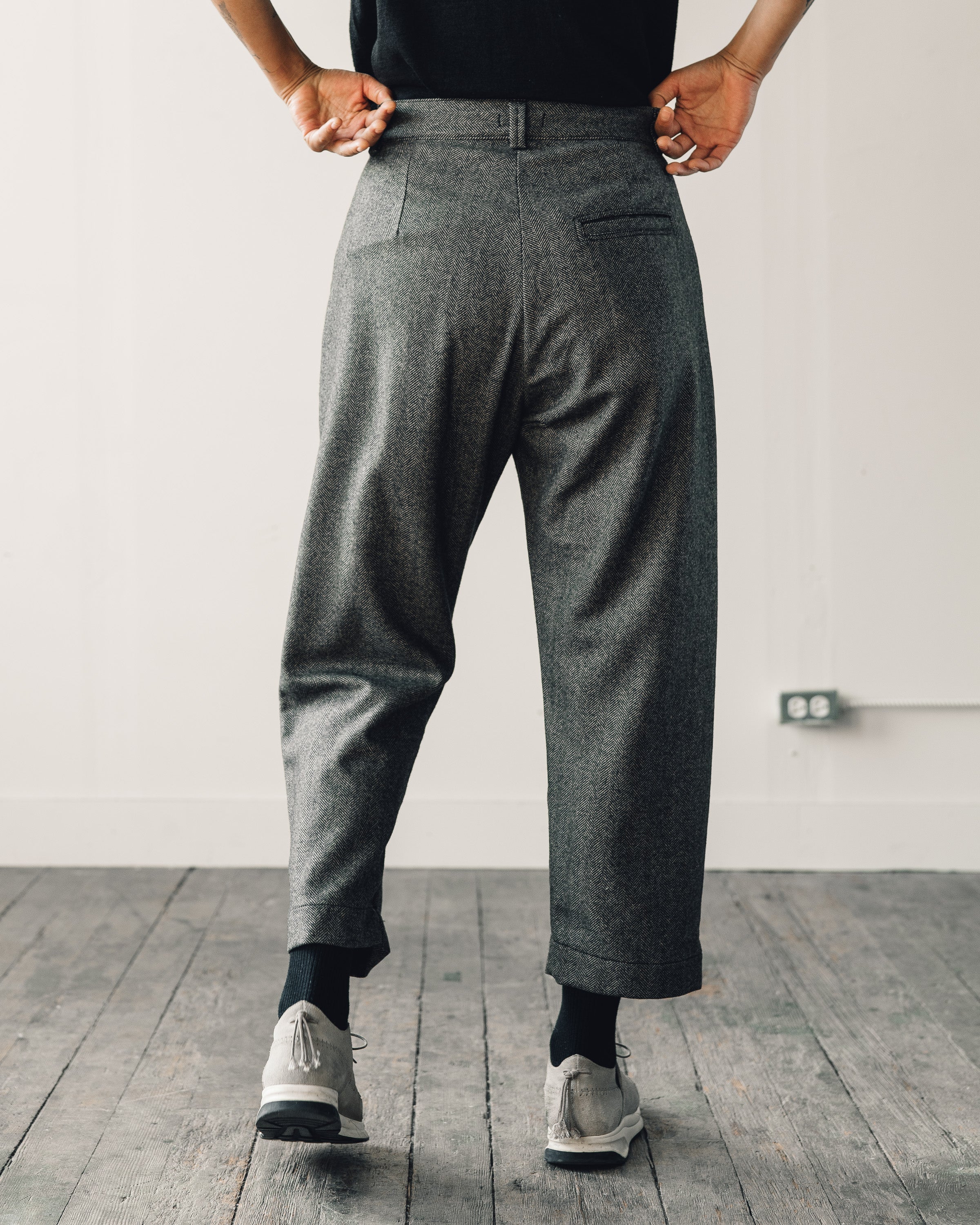 Evan Kinori Single Pleat Pant, Black/Natural – Glasswing