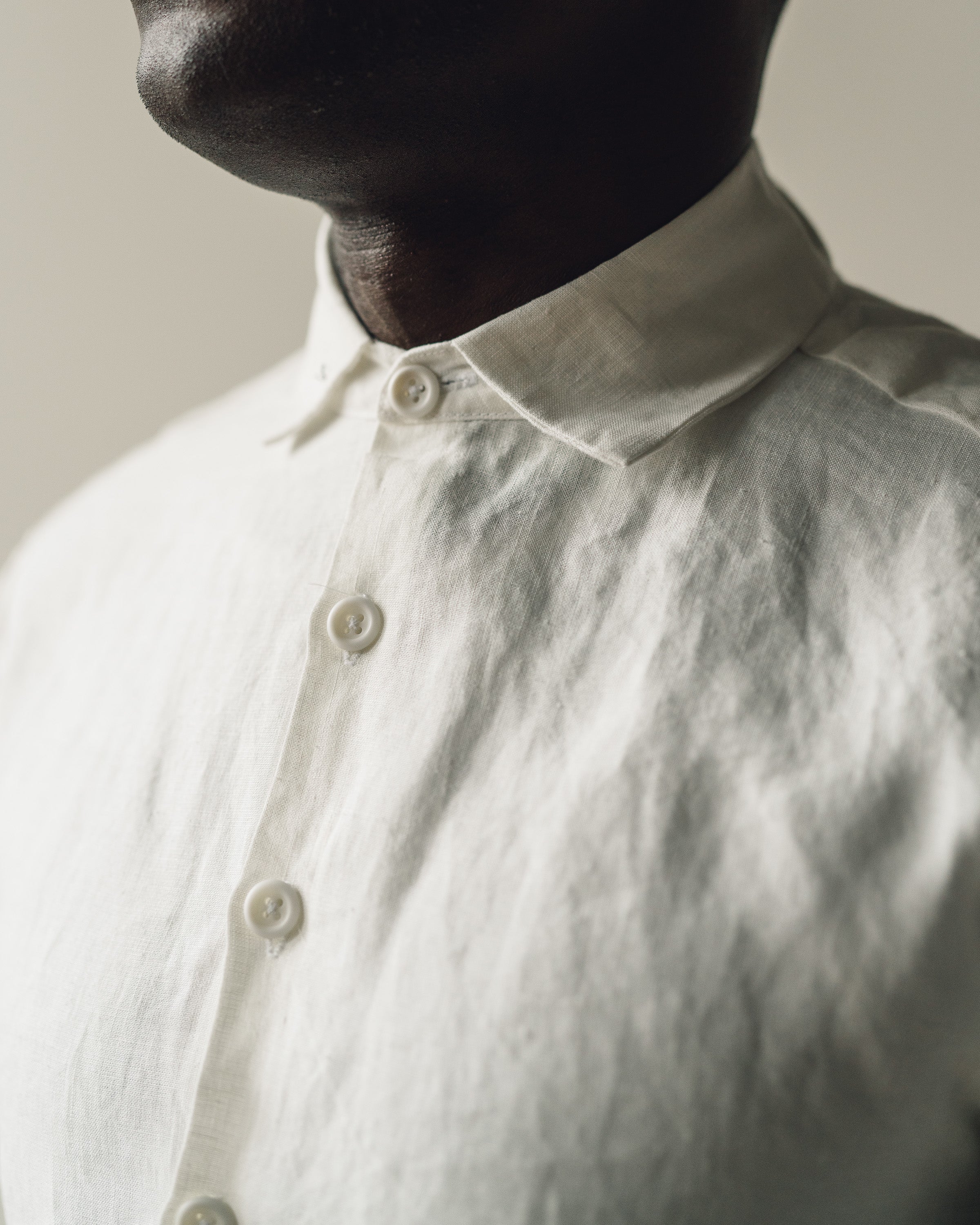 Evan Kinori Flat Hem Shirt, White – Glasswing