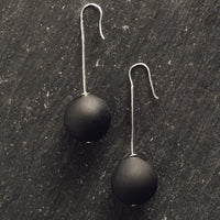 Crescioni Bola Earrings, Black