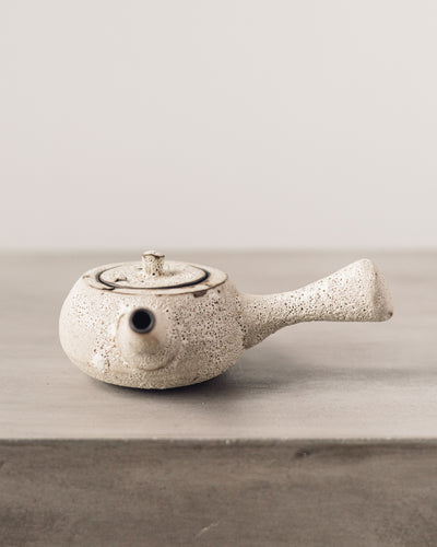 Ayame Bullock Textured Teapot, White