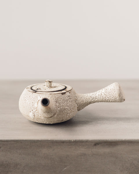 Ayame Bullock Cabin Teapot