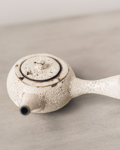 Ayame Bullock Textured Teapot, White