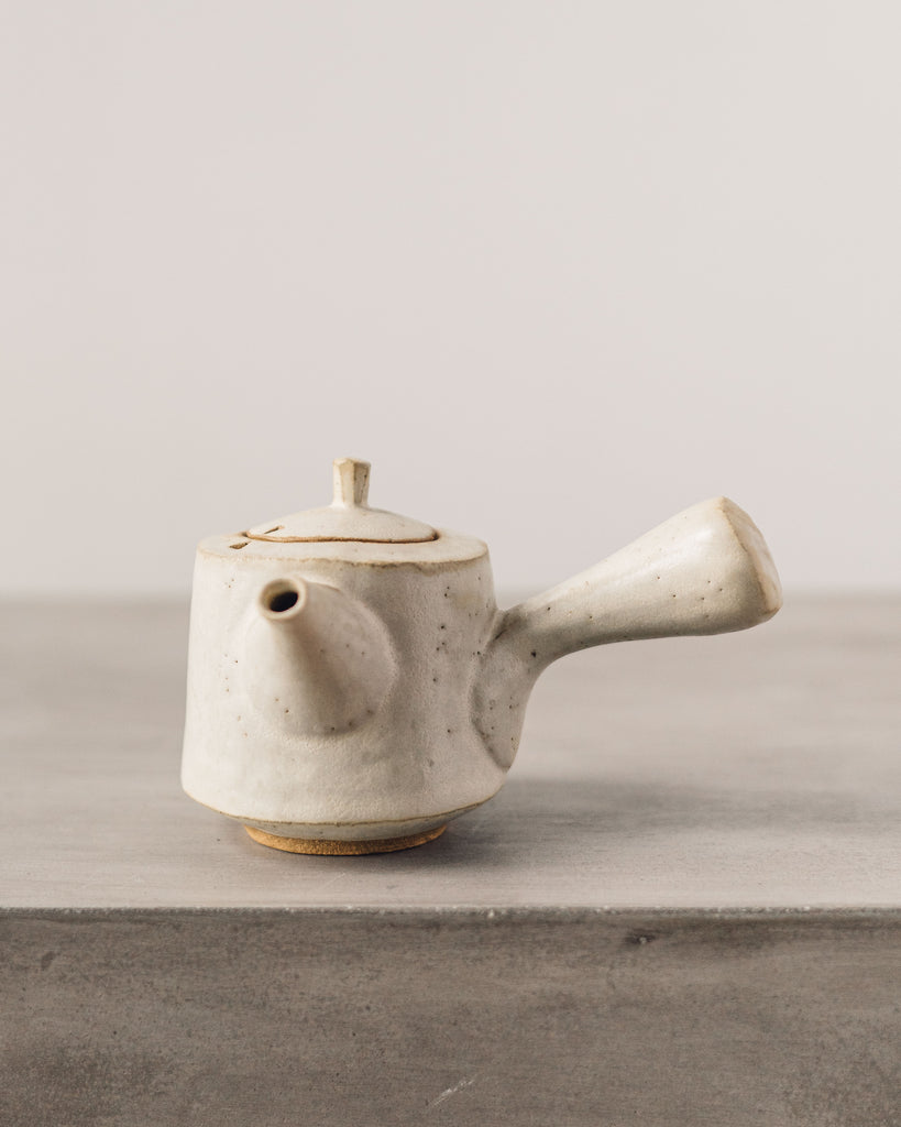 Ayame Bullock Cabin Teapot