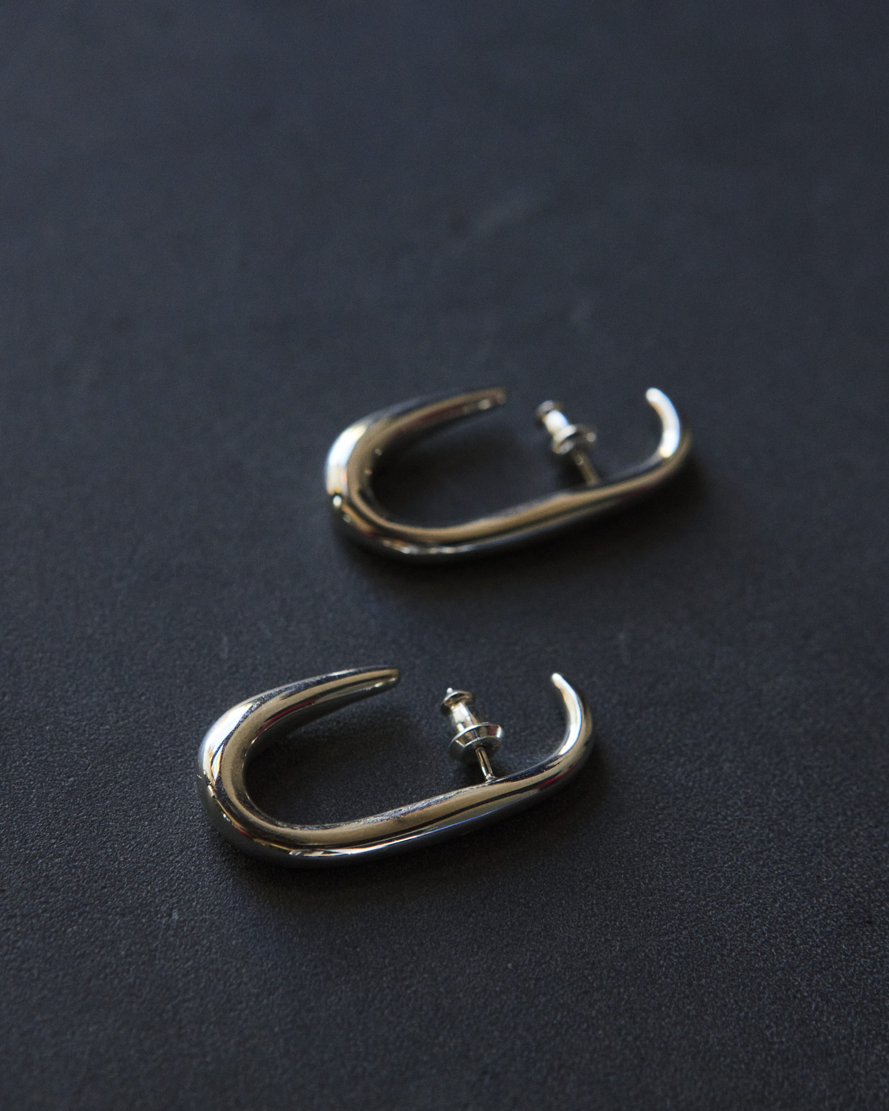 Hernan Herdez Oval Hoop no.2 Earrings, Sterling Silver – Glasswing