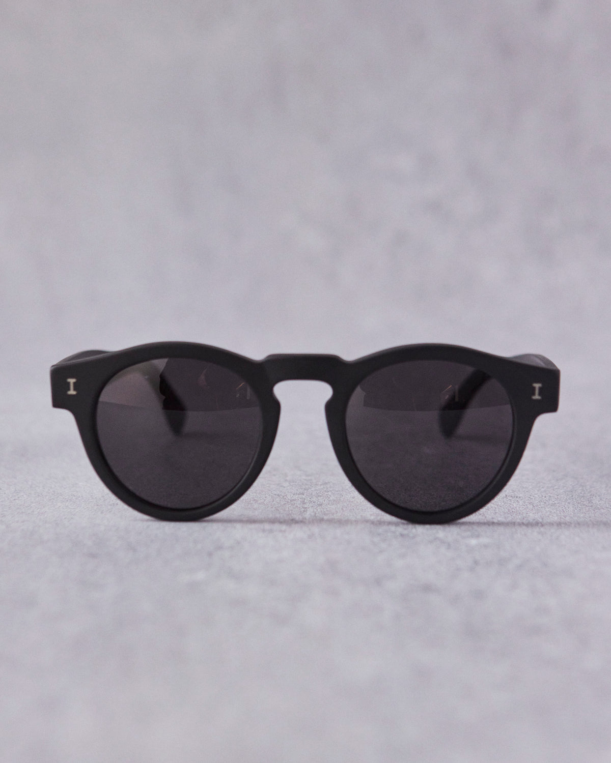 Illesteva Leonard Sunglasses, Matte Black – Glasswing display picture 1