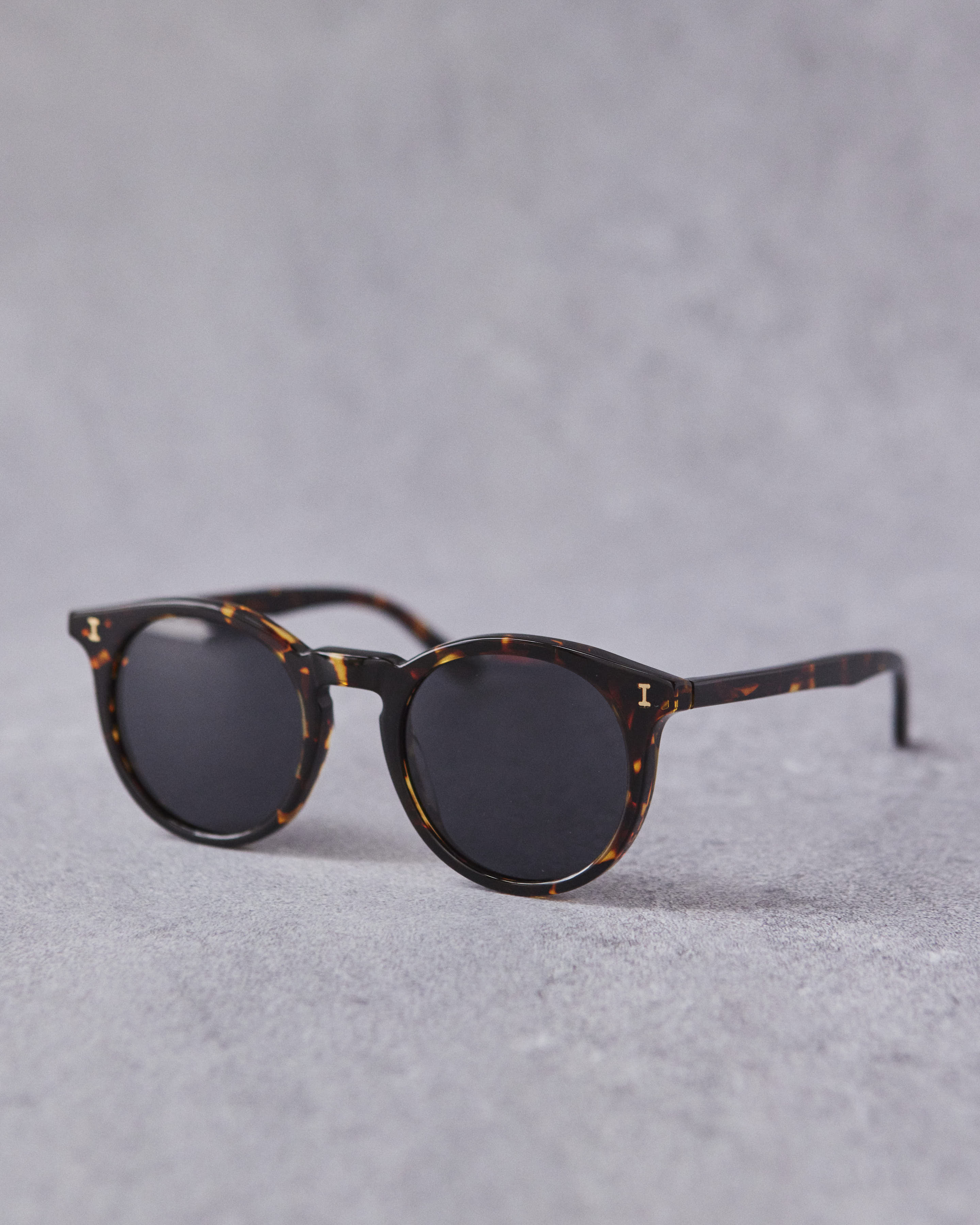 Illesteva Sterling Sunglasses Star Tortoise Glasswing