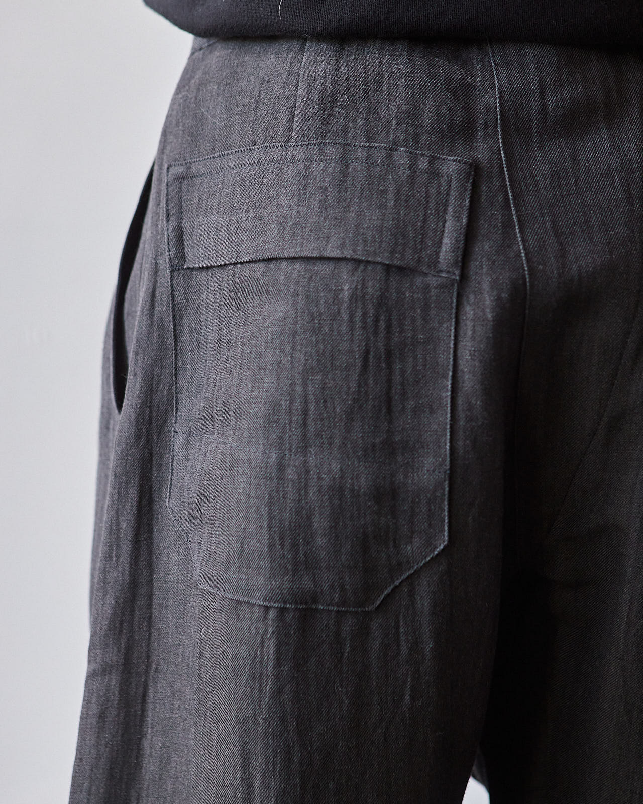 Jan-Jan Van Essche Pleated Trousers #68, Sumi – Glasswing