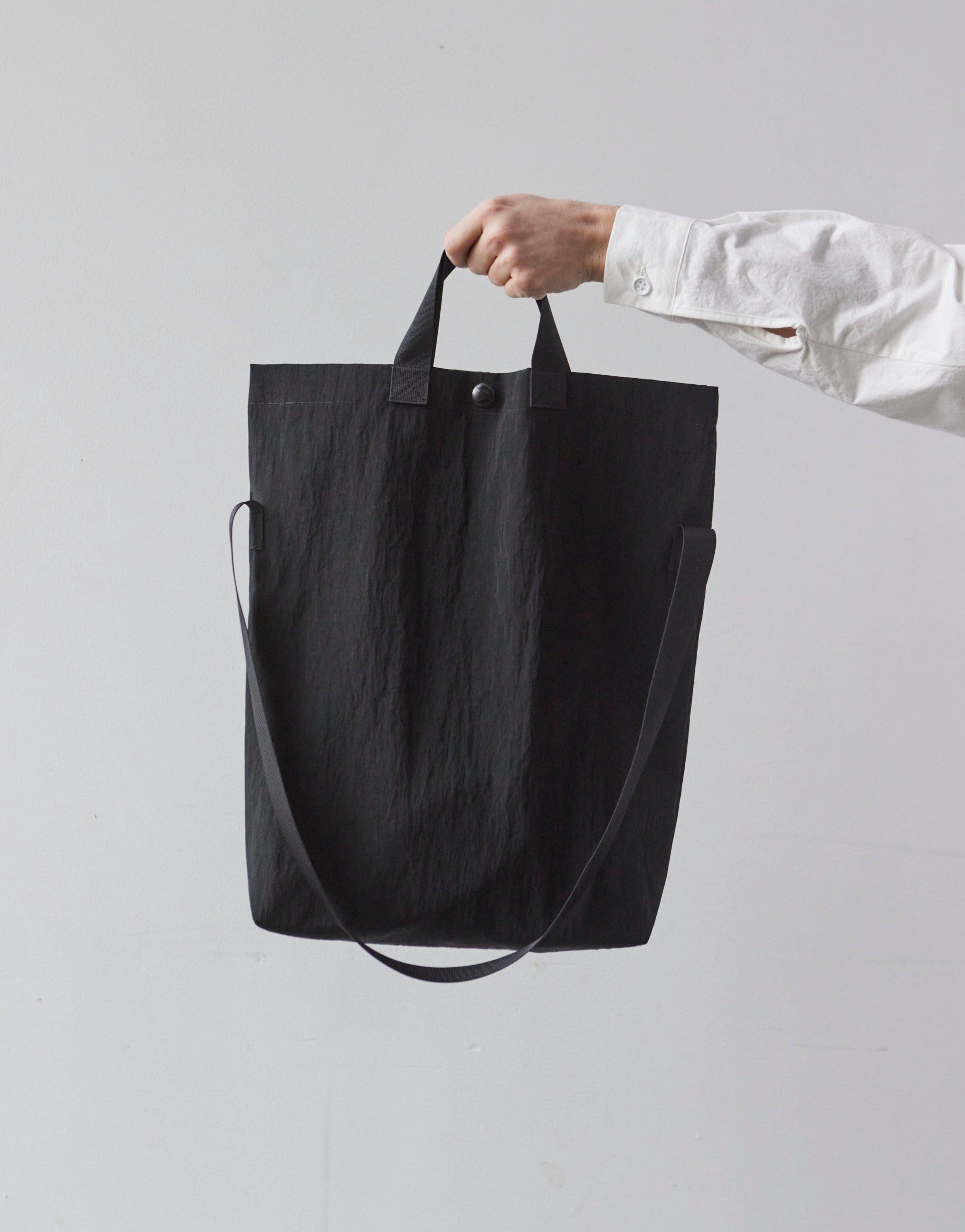 MAN-TLE R0B1 Nylon Bag, Black – Glasswing