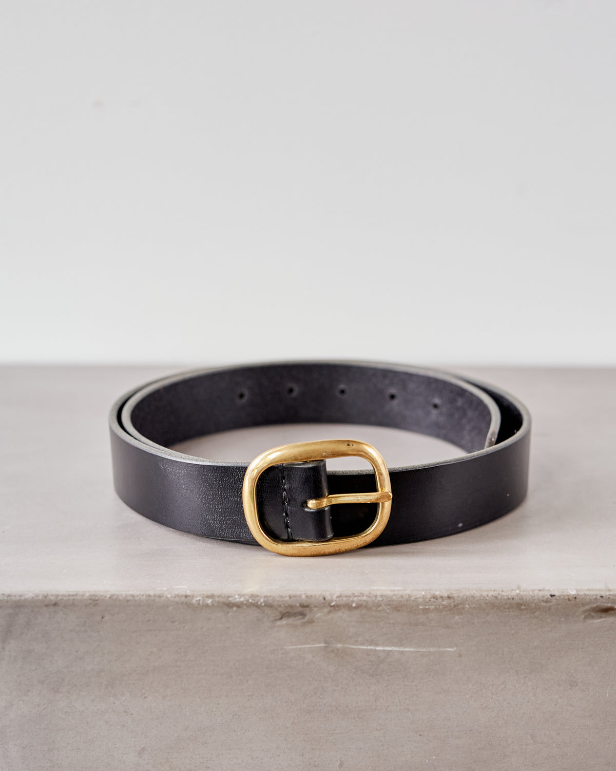 Golden Onyx Oval Belt Buckle / Leather Belt,NWT Anine Bing Oval-buckle Leather Belt | Wardrobe Icons main image 3