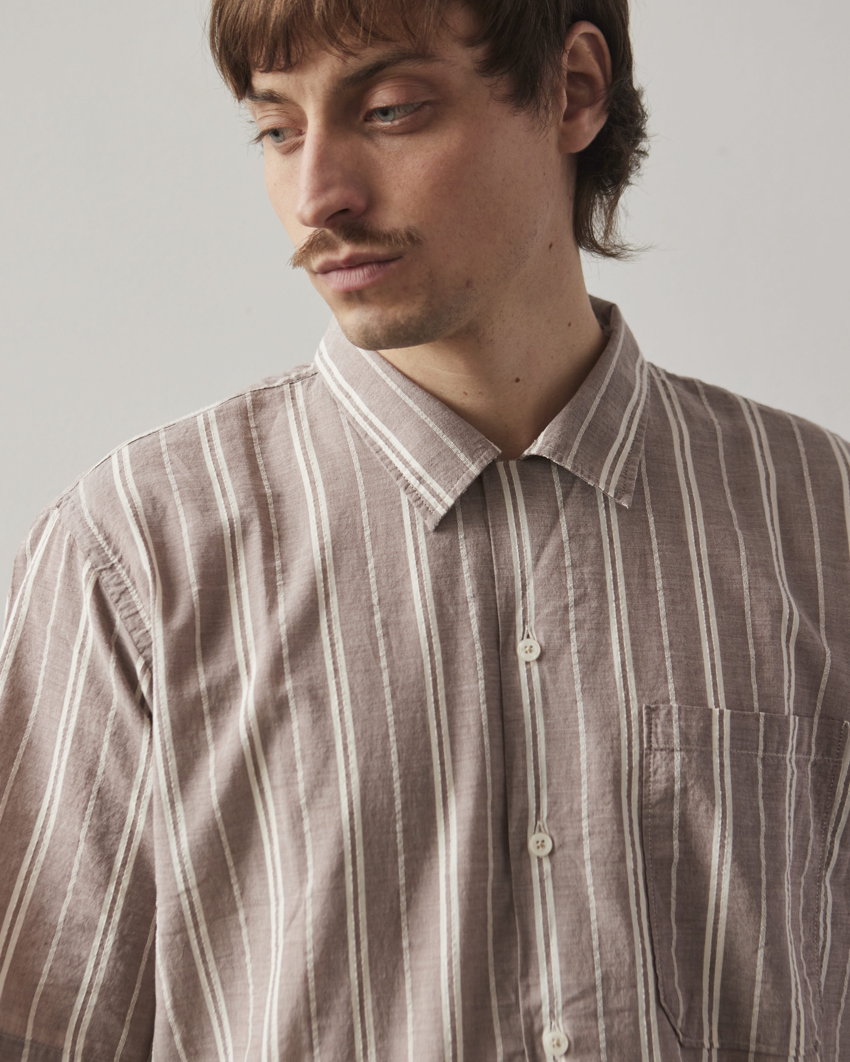 【関税込み】Universal Works ブラウン キャンプシャツ Universal Works Camp Shirt, Brown Nisi Cotton – Glasswing
